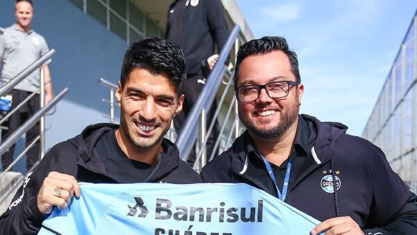 En días se finiquitaría lo de Suárez a Gremio