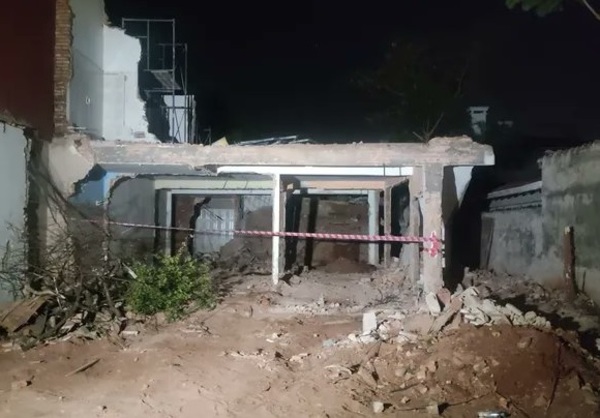 Desplome de un techo deja un fallecido en Asunción - trece