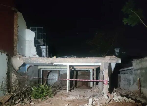 Obrero fallece tras derrumbe de techo en barrio Jara de Asunción