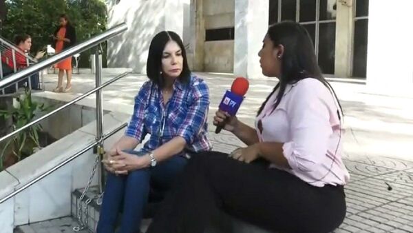 Madre de Belén Whittingslow se encadena frente al Poder Judicial