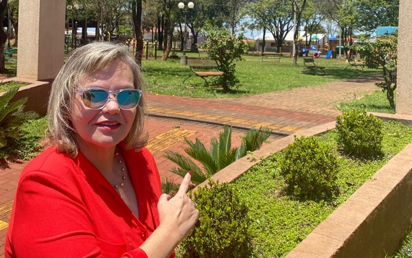 ¡En paracaídas! La senadora tiktoker Lilian Samaniego saltó al vacío - Te Cuento Paraguay