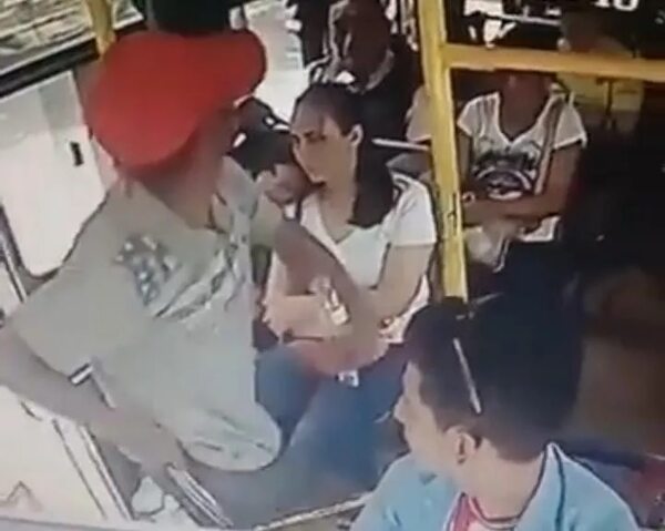 Detienen a joven que habría asaltado a pasajeros de un colectivo - ABC en el Este - ABC Color