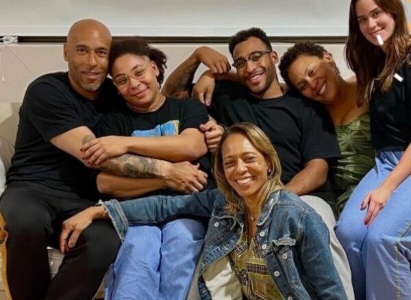 Familia de Pelé en guardia en el hospital
