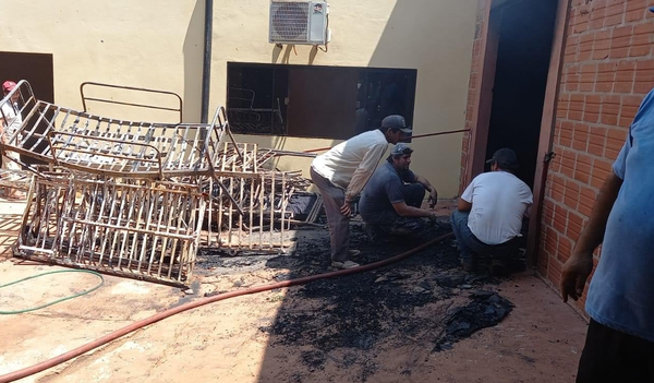 Incendio de gran magnitud deja sin hogar a 16 abuelitos en Caaguazú - Noticiero Paraguay