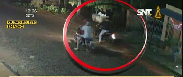 CDE: Asaltado y baleado en su vereda - SNT