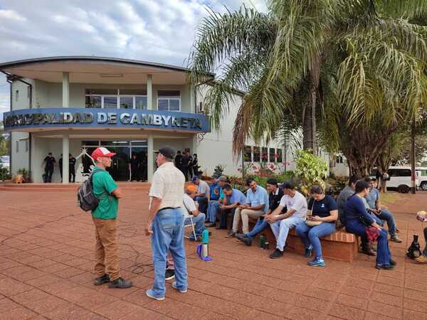 Matoza recibió a funcionarios y se levantaría huelga frente a Municipalidad de Cambyretá