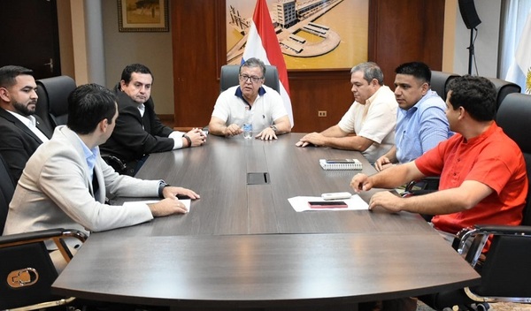 Director de la EBY se reunió con referentes regionales y distritales