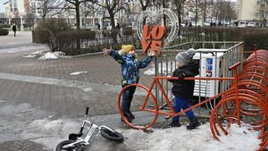 Entre miedo y aislamiento, la vida de los niños en el frente ucraniano