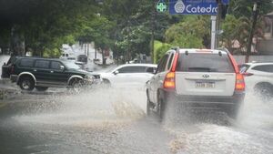 Lluvias intensas llegan a Asunción tras casi un mes