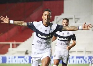 Lucas Barrios vuelve al fútbol y jugará en Sportivo Trinidense - Sportivo Trinidense - ABC Color