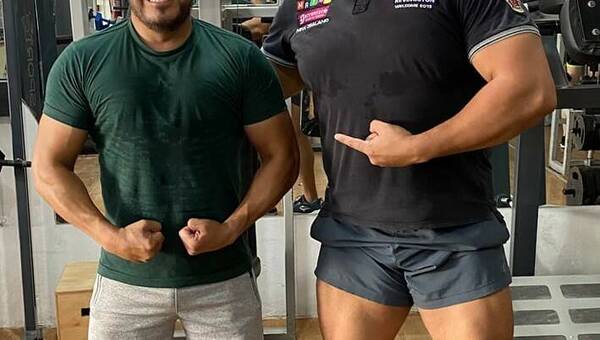 Ex-diputado pureó con su cuerpo de "pesoca"