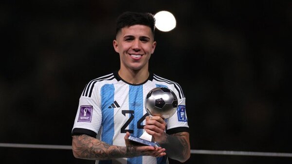 Benfica recibe ofertas de 127 millones por Enzo Fernández