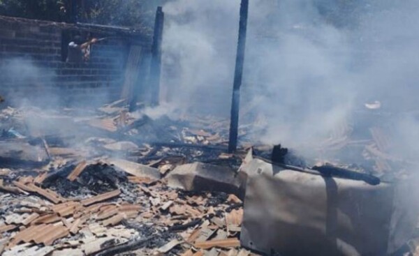 Voraz incendio afectó por completo una vivienda