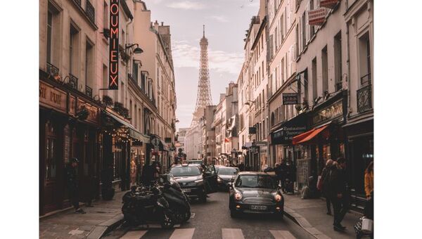 Con Emily en París, la Ciudad Luz viste a la moda: ¿cuánto cuesta ir y cuál es el mejor momento?