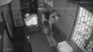 Mujer es aprehendida por aparentemente robar un comercial - Policiales - ABC Color