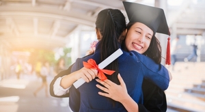 Tres jóvenes paraguayos reciben becas financiadas por la AGCID