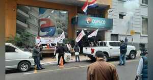 Funcionarios de Copaco inician protestas y exigen renuncia de directivos por mala gestión - ADN Digital