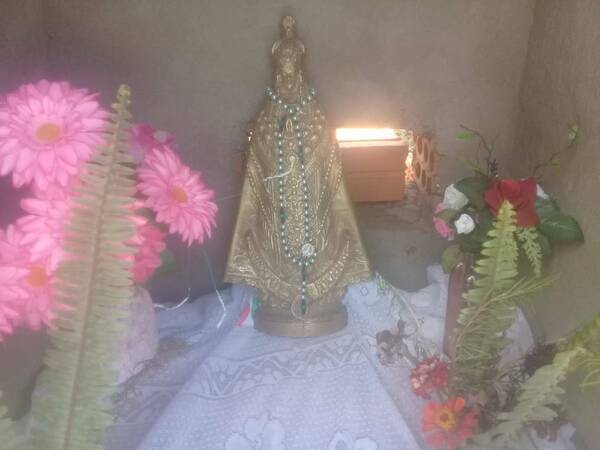 Ya piden milagros a imagen de la Virgen encontrada por un olero