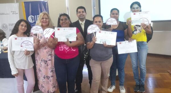 Emprendedoras del Bañado Tacumbú recibieron capital semilla para el fortalecimiento de sus negocios