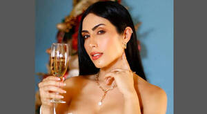 ¡Mamau! Rossana Barrios y su sexy brindis por el año que se va