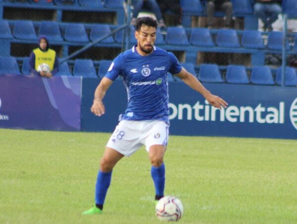 Marcelo Estigarribia espera ofertas para seguir jugando en Primera · Radio Monumental 1080 AM