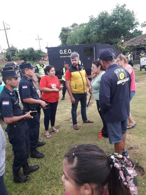 Por ahora vecinos logran detener invasión a predio de la ANDE » San Lorenzo PY