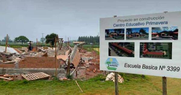La Nación / Derrumban con máquinas una escuela en una colonia menonita de Caaguazú