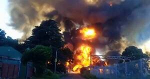 La Nación / Sudáfrica: explosión de camión cisterna totaliza 26 fallecidos