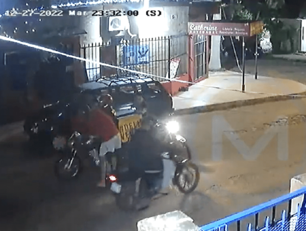 Cuatro asaltantes roban a un trabajador de delivery y se llevan hasta los alimentos · Radio Monumental 1080 AM