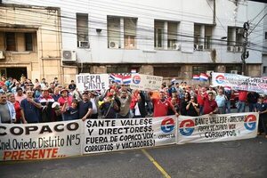 Funcionarios de Copaco exigen la renuncia de su titular y lo acusan de inoperante - Economía - ABC Color