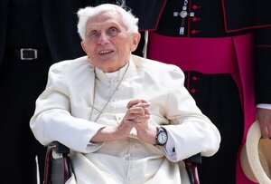 Papa Benedicto XVI se estaría “apagando como una vela”