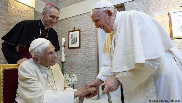 Confirman que el estado de salud del papa emérito Benedicto XVI se agravó y Francisco lo visitó en el monasterio - ADN Digital