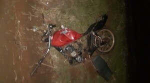(VIDEO) Camión rollero arrastra a una mujer que circulaba en una motocicleta