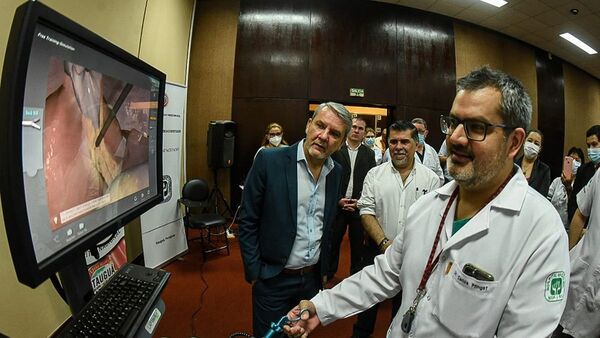 Habilitan equipo de simulación laparoscópica en Paraguay