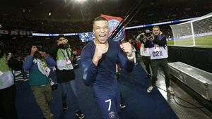 Mbappé enmienda a Neymar en el minuto 96
