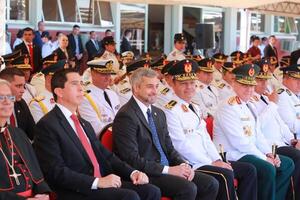 Mandatario entrega bastón de mando a nuevos jefes policiales - .::Agencia IP::.