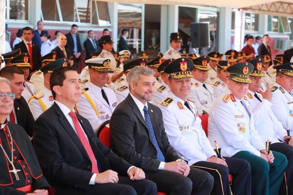 Mandatario entrega bastón de mando a nuevos jefes policiales - .::Agencia IP::.