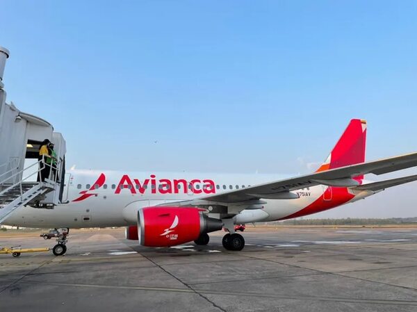 Avión aterriza en el Silvio Pettirossi por emergencia médica de pasajero - Nacionales - ABC Color