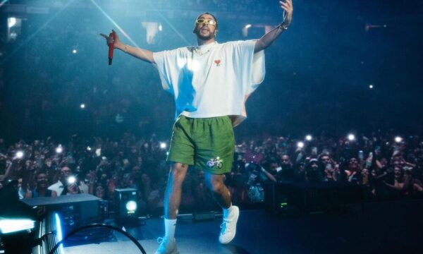 Bad Bunny sorprende con concierto gratuito en una gasolinera de Puerto Rico