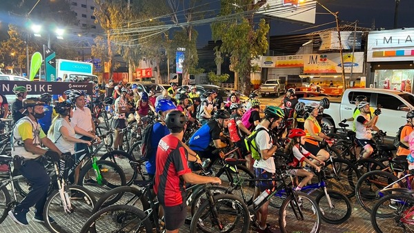 Unos 80 ciclistas recorrieron la nueva bicesenda de Asunción