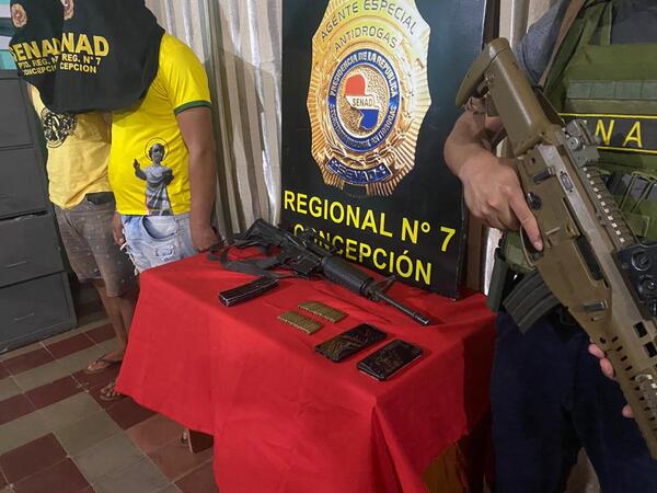 Senad logra aprehender a dos sujetos que tenían arma de guerra en su poder | Radio Regional 660 AM