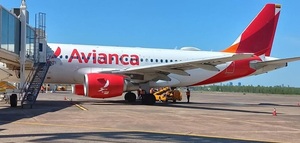 Avión aterriza en el Silvio Pettirossi por emergencia médica | 1000 Noticias
