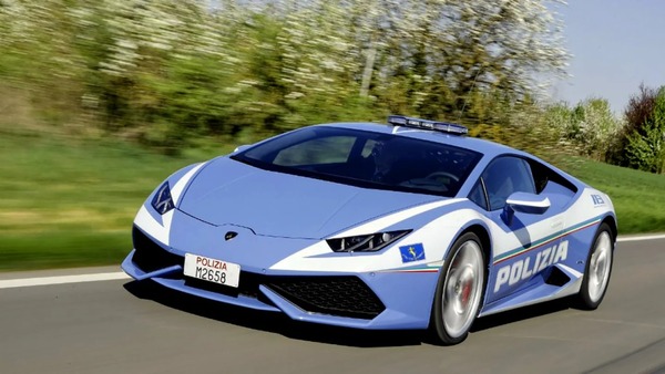Superauto de la Policía de Italia es utilizado para transportar órganos y salva la vida de dos personas