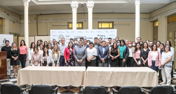 Becal entregó certificados de becas de posgrados a 89 nuevos adjudicados - .::Agencia IP::.