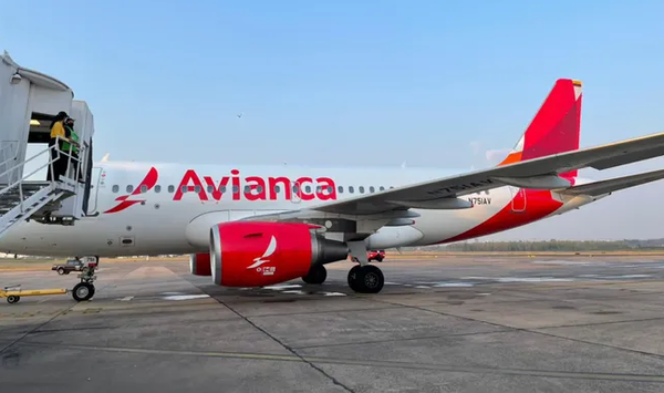 Avión realiza aterrizaje forzoso en el Silvio Pettirossi tras problema cardíaco de pasajero - Noticiero Paraguay