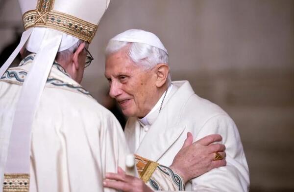 Benedicto XVI está «lúcido», aunque grave, dice el Vaticano - San Lorenzo Hoy