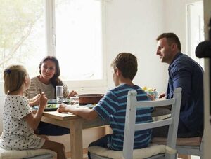 Criar a los hijos: ¿son mejores los padres de hoy o los de antes? · Radio Monumental 1080 AM