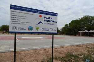 Ministro de Deportes inspecciona plazas deportivas en Filadelfia y Loma Plata