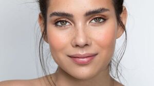 ¿Sabías que las cejas también necesitan de una rutina de cuidado?