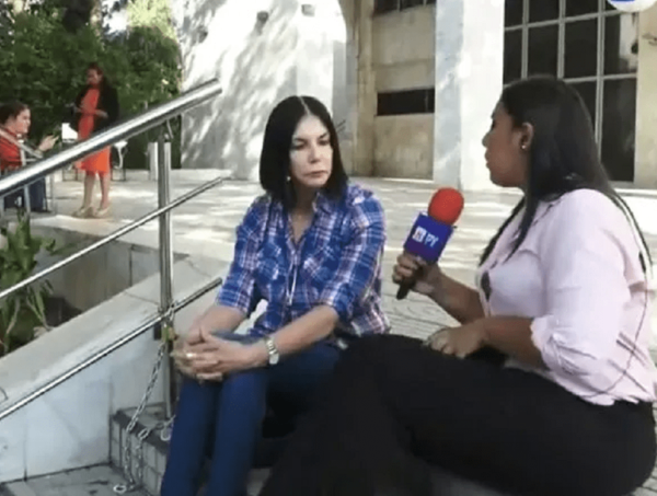 "Yo tuve que encadenarme para que se respete un proceso judicial", dice la madre de Belén Whittingslow · Radio Monumental 1080 AM